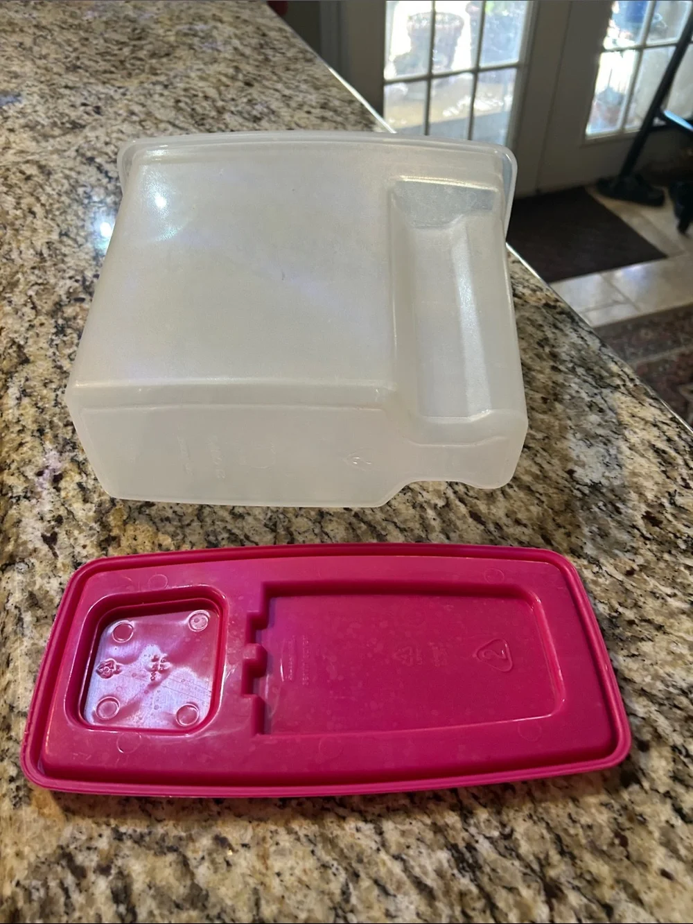 Rubbermaid Clear 21 Cups Storage Container with Pink Flip-Top Lid